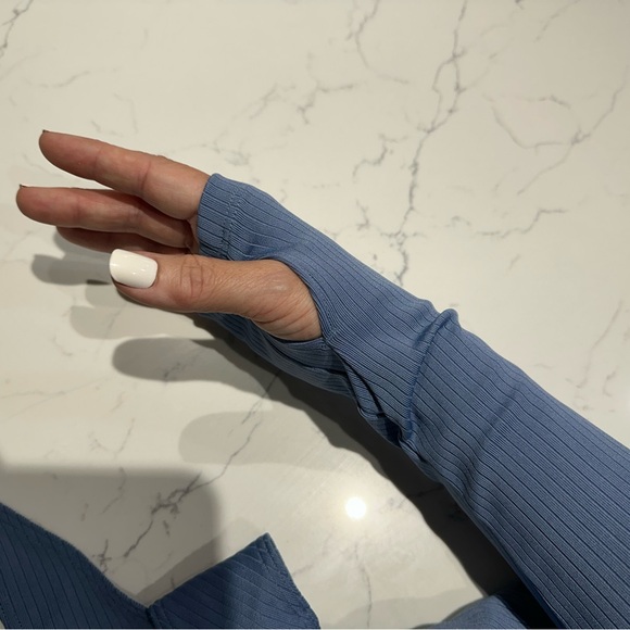 GILLY HICKS ACTIVE RECHARGE RIBBED WRAP TOP - Picture 5 of 5